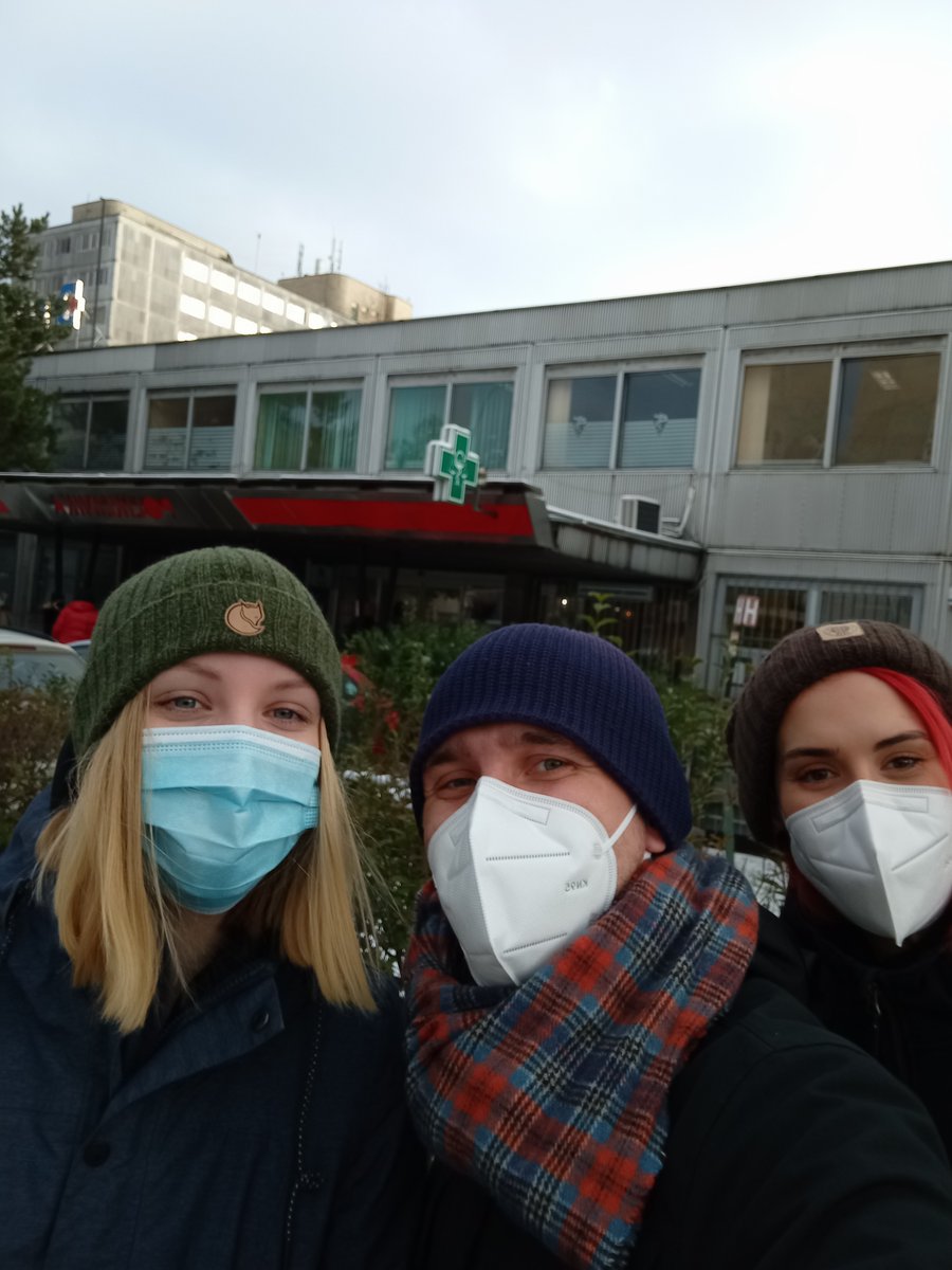 Streetworkers are included in the first wave of vaccination. We already had our first vaccine.
We are happy for that, so we can continue to provide safe services for the homeless people. Social workers must be protected to keep their clients safe. #endstreethomelessness #COVID19