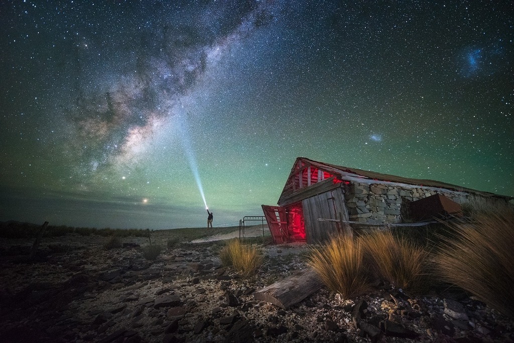 beautyoftas's tweet photo. The galactic core of the milky way meets some green airglow and an old boat shed on the east coast of Tasmania. Gotta love the dark skies in Tassie! #beautyoftasmania https://t.co/OInNHzvARX https://t.co/XPtCsb4dGO