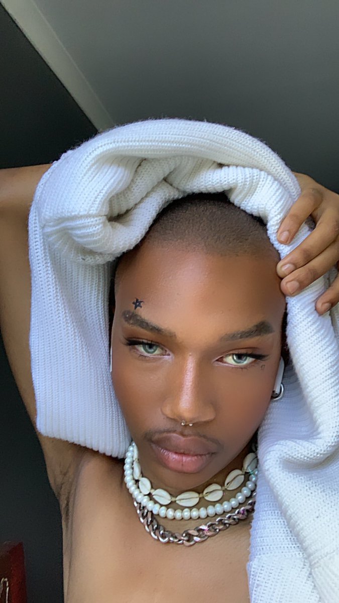 𝒿𝑜𝓃𝒾 (@fraudfemme) on Twitter photo 