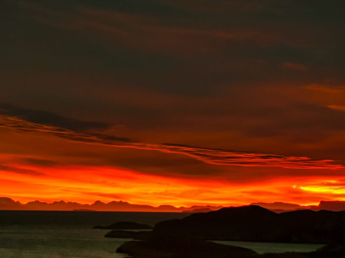 harrisdistiller's tweet photo. Good morning from the Isle of Harris. Pic taken earlier by Peter Kwasniewski 📸 https://t.co/xqAxY9Z4sA