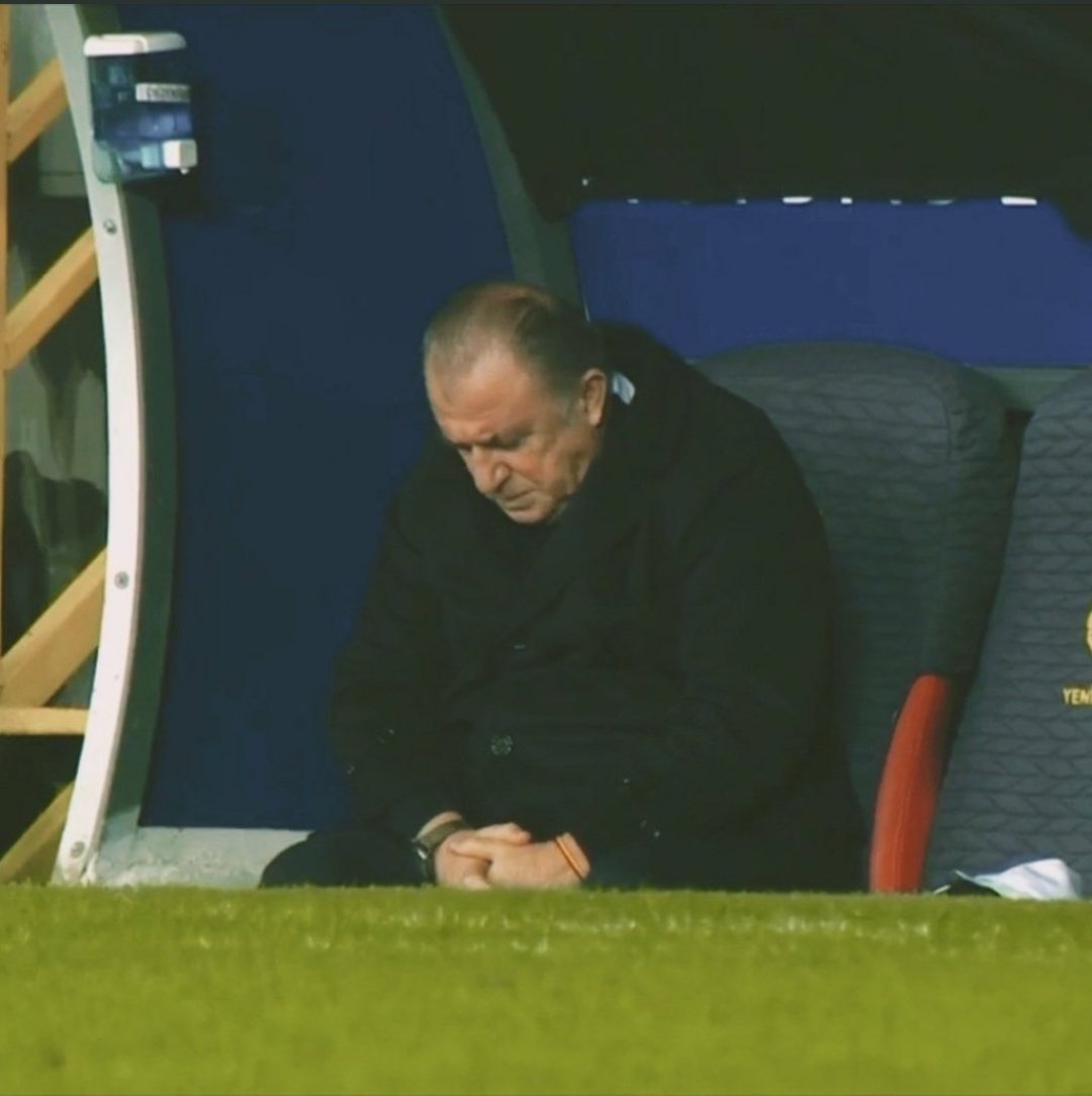 Seni bu hâle getirenler utansın. Biz hep seninleyiz onlara kanıp bizi bırakma  İMPARATOR.
#YalnizDegilsinFatihTerim