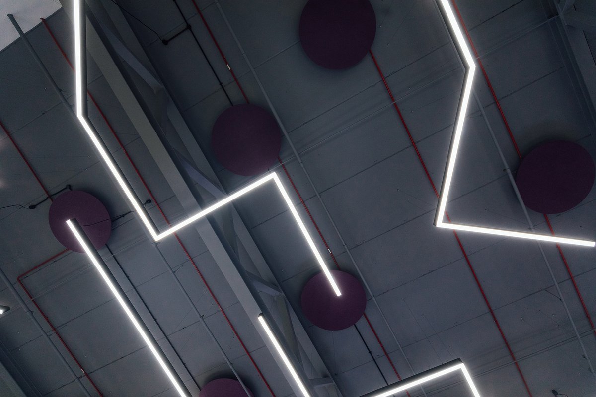 Synergy_Lights's tweet photo. Good Morning Everyone, In spite of the pandemic we have still been lucky enough to be involved in some cool projects, here are our favourites of 2020.
Firstly this project by Ashlar Projects for a private client.
#Lighitng #OfficeFitOut #Interors #DesignandBuild https://t.co/ROyoyRX7BS