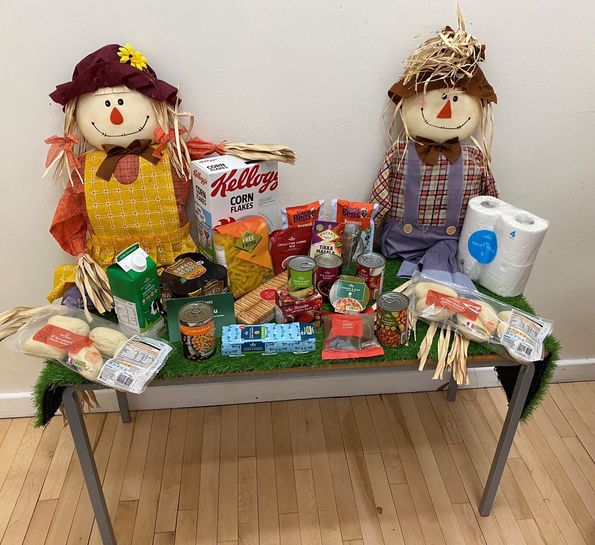 With everything that is being spoken about regards vouchers and hampers, can I say thank you to <a href="/SodexoUK_IRE/">Sodexo UK & Ireland</a>, <a href="/Morrisons/">Morrisons</a> and <a href="/OasisAcademies/">Oasis Academies</a>, we believe the children and families here <a href="/oasisdonvalley/">Oasis Don Valley</a> get a good deal. <a href="/MarcusRashford/">MR14</a> <a href="/SteveChalke/">Steve Chalke</a> #proudtobeOADV