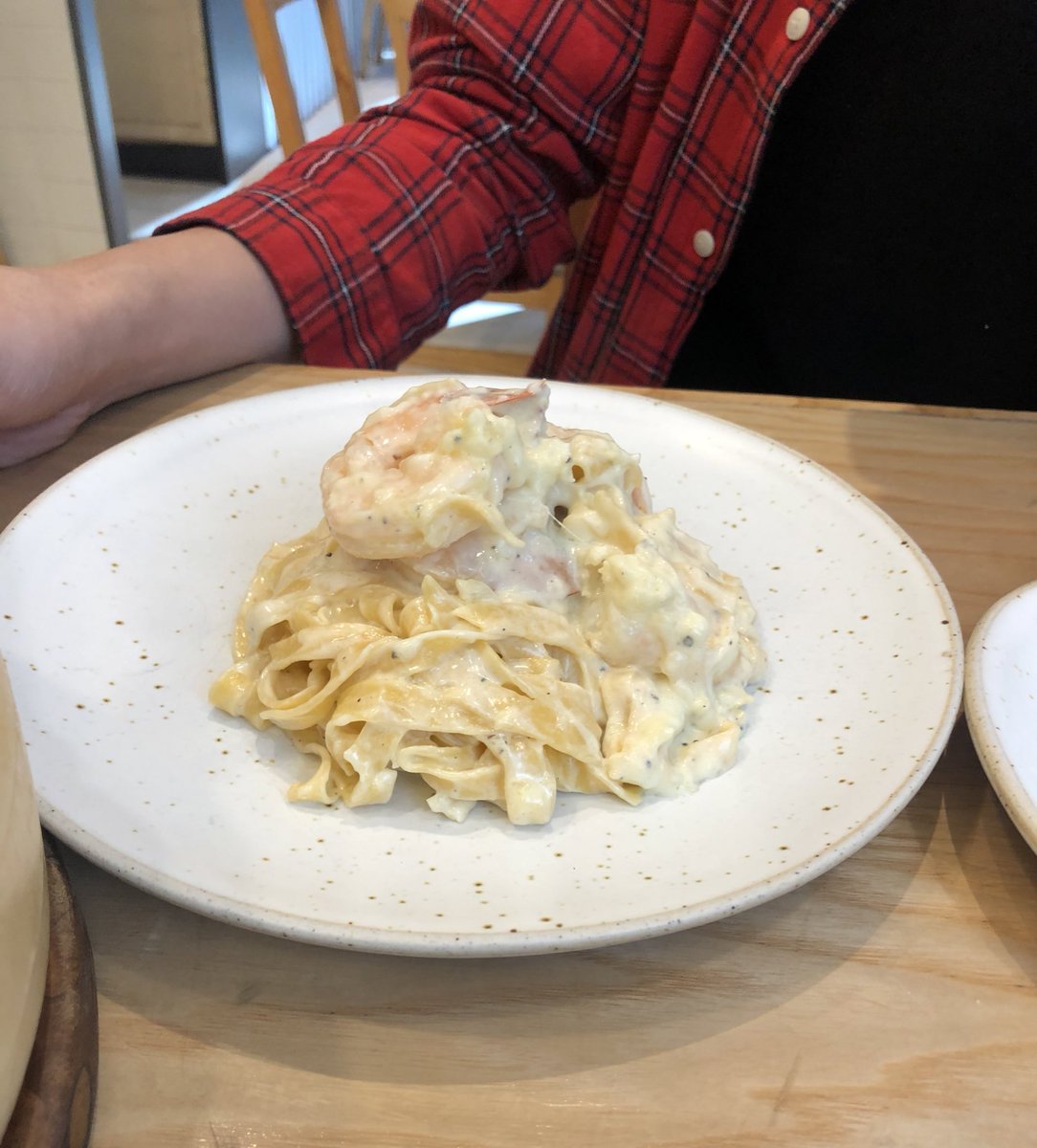 บ้าไปแล้ว สายพาสต้าแบบเราอึ้งมาก เส้ยสด คลุกชีส ผสม
ทรัฟเฟิลออย ก่อนเสริ์ฟ 220 ถ้วน ถามจริง ฮือออ อร่อยมากฟินที่สุด ลอยได้เลย 🍄