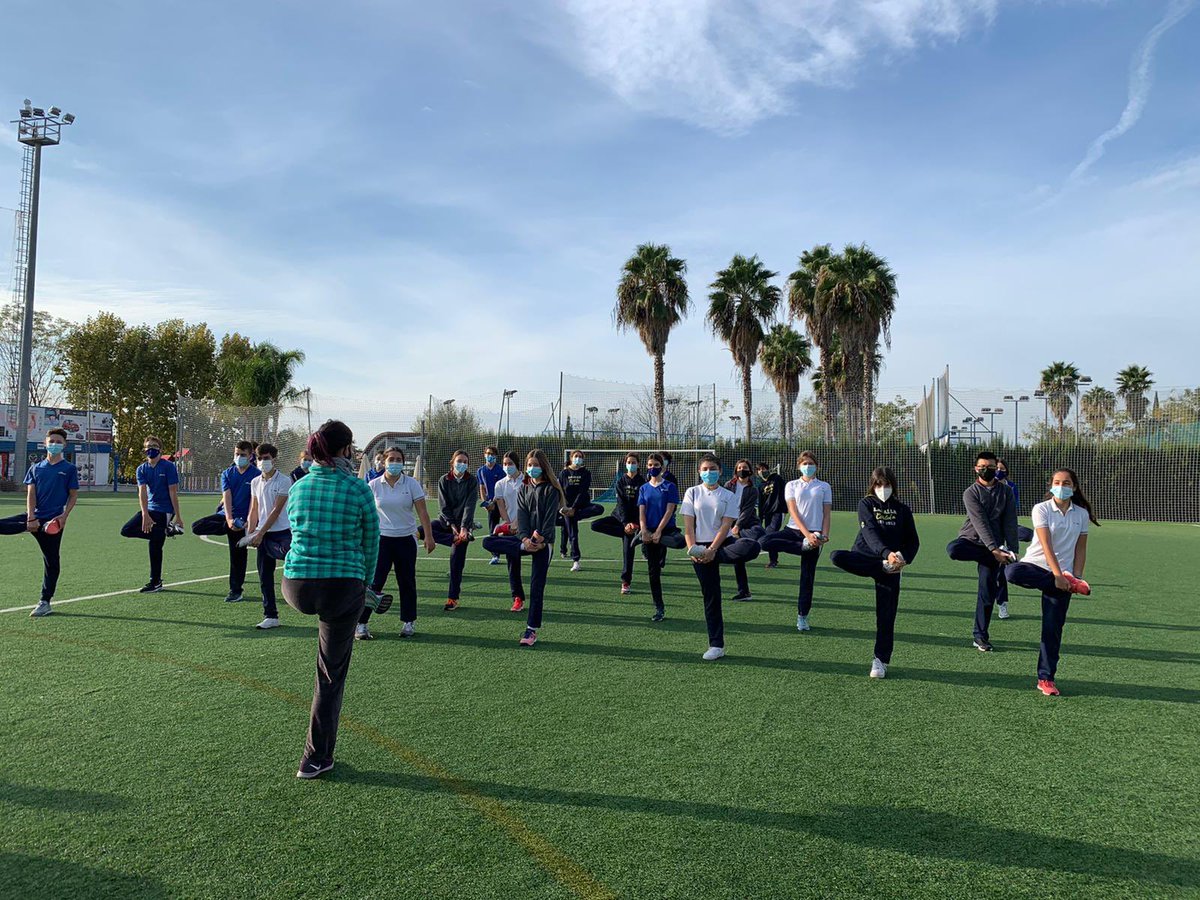 LaSalleCordoba's tweet image. Los alumnos en #Educaciónfísica trabajan técnicas de control corporal. La alineación postural es una de las bases de la correcta motricidad, de ahí que disciplinas como pilates, Yoga o Tai-Chi se practiquen en la asignatura para lograr una mejora de la salud. #controlcorporal