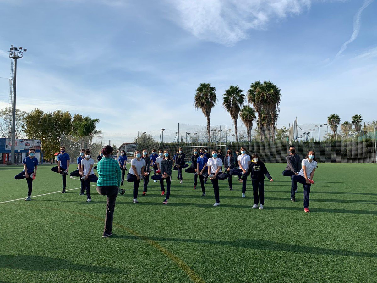 LaSalleCordoba's tweet image. Los alumnos en #Educaciónfísica trabajan técnicas de control corporal. La alineación postural es una de las bases de la correcta motricidad, de ahí que disciplinas como pilates, Yoga o Tai-Chi se practiquen en la asignatura para lograr una mejora de la salud. #controlcorporal