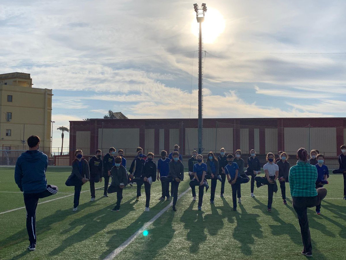 LaSalleCordoba's tweet image. Los alumnos en #Educaciónfísica trabajan técnicas de control corporal. La alineación postural es una de las bases de la correcta motricidad, de ahí que disciplinas como pilates, Yoga o Tai-Chi se practiquen en la asignatura para lograr una mejora de la salud. #controlcorporal