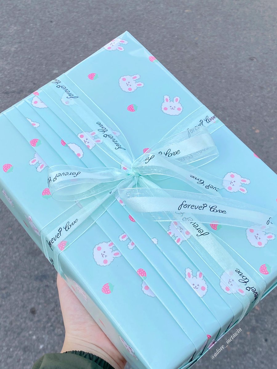 Karlawinwin's tweet photo. It’s still 39 days left until Nong Win’s birthday but i’ve already sent him a small birthday gift 💚🐰
I feel so excited for his birthday this year 😭😭😭 #winmetawin #snowballpower @winmetawin love youuuu https://t.co/9dX0cm7Ljx
