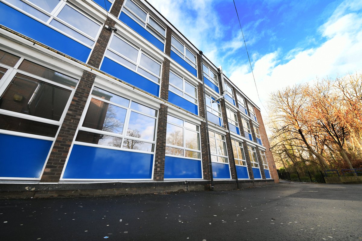 ArcherBCLtd's tweet photo. New science laboratories for the pupils @RodingValleyHS
 - ceilings, windows, furniture and refurbished accommodation on time and under budget!  Thank you 
@SolomanCharles1 for the hard work! https://t.co/AXR4tNS5oI