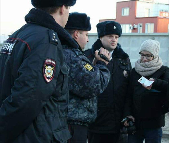 Приветы из декрета! СМИ в России мало. Пора признать это как факт. Мало тех, кто пишет не оглядываясь на других и на тех, кто говорит "как и что писать". С праздником всех, чьё творческое начало не погибает в суровых буднях журналистского бытия.
