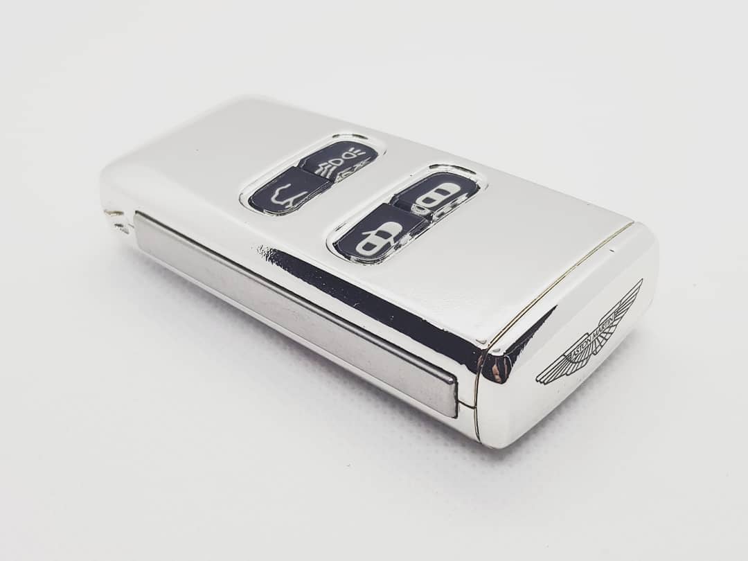 PhoenixBespokeQ's tweet photo. Bespoke #valetkey for a customer in #australia. #chrome with our Glass Key Button #upgrade & #astonmartin wings logo on the end cap.
More at: https://t.co/cJnakVxeXw
#howitshouldbe #bestofbritish #bespoke #personalised @astunday #ratemywings https://t.co/X31ZjrK3It