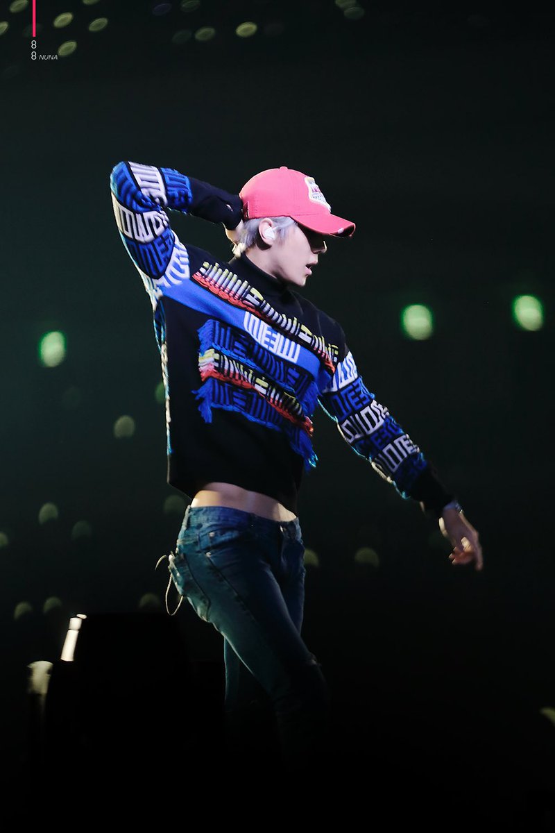 sehun’s iconic waist: a thread ♡