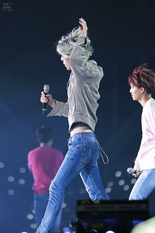sehun’s iconic waist: a thread ♡