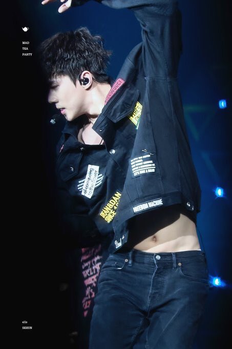sehun’s iconic waist: a thread ♡