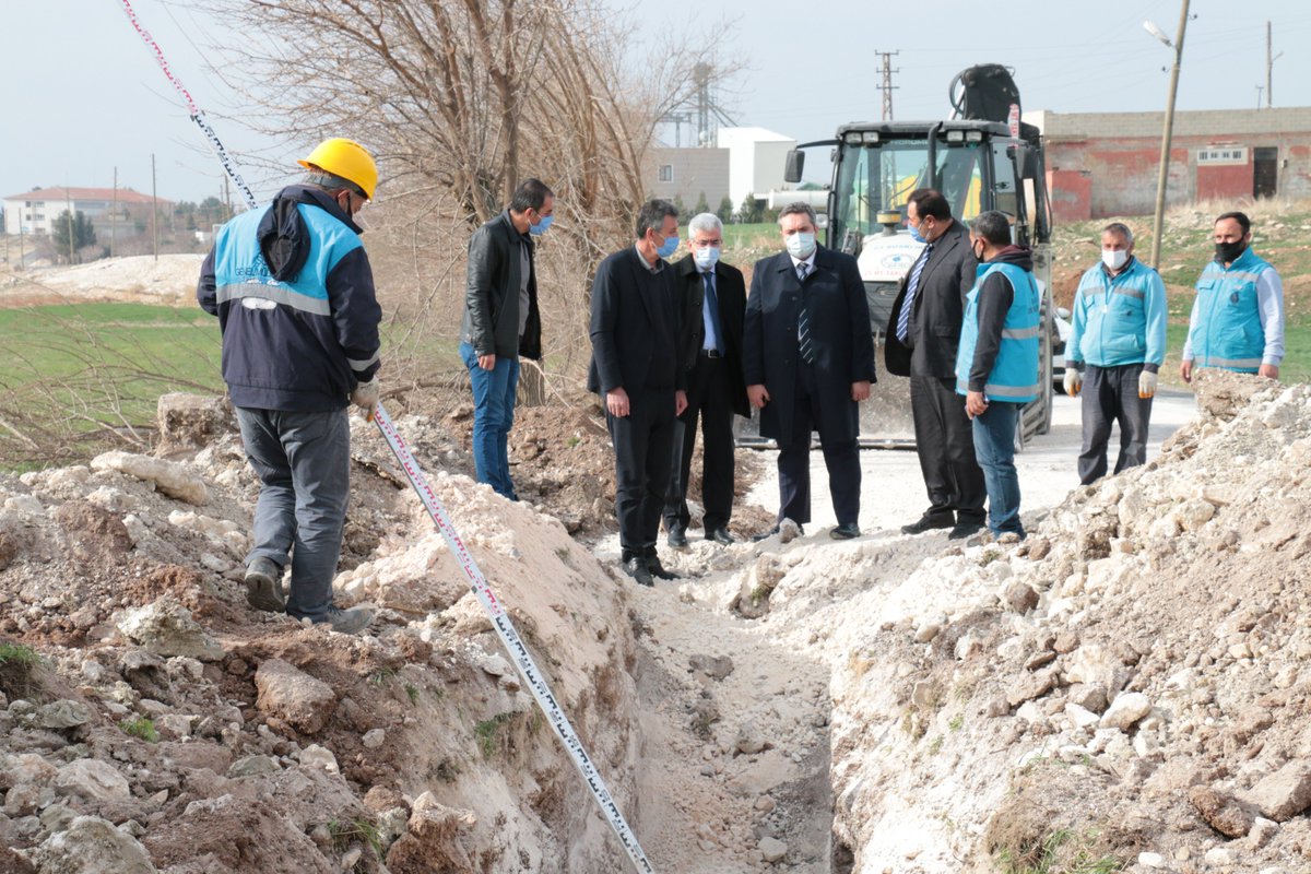 suskigm's tweet photo. ŞUSKİ Genel Müdürümüz Muhammed Said Güllüoğlu, Genel Müd.Yrd.Mehmet Uslu ve ilgili Daire Başkanı ile birlikte Hamurkesen,Pınarbaşı ve Akziyaret kırsal mahallelerinde devam eden alt yapı çalışmalarını inceleyerek muhtarlarla görüştü.

#YaparsaZeynelBaşkanYapar #ŞuskiHizmetinizde https://t.co/t8RgnCUUSy