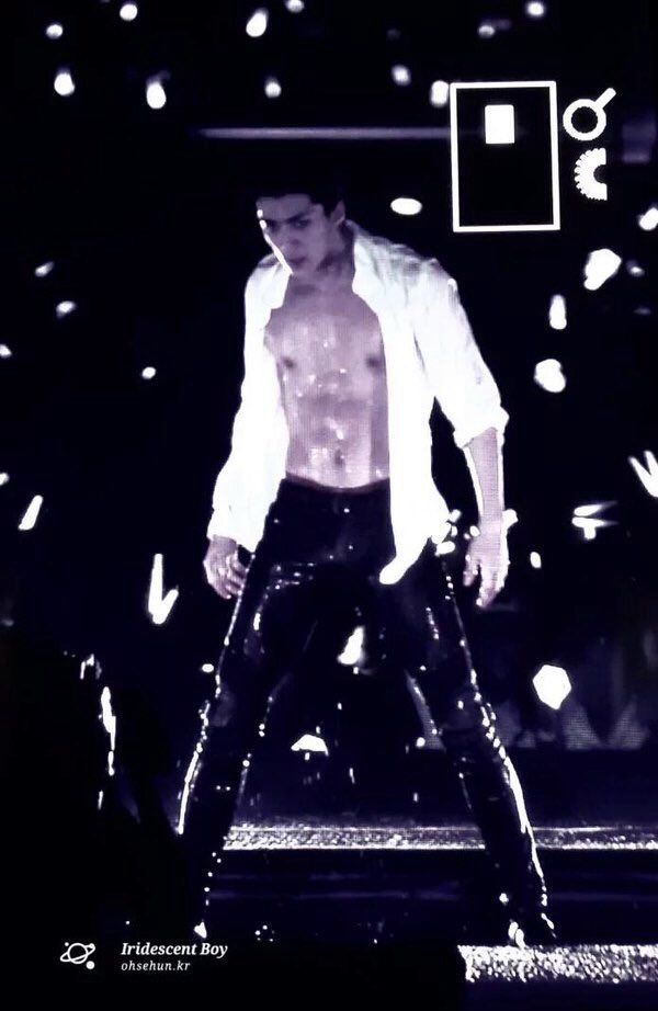 sehun’s iconic waist: a thread ♡