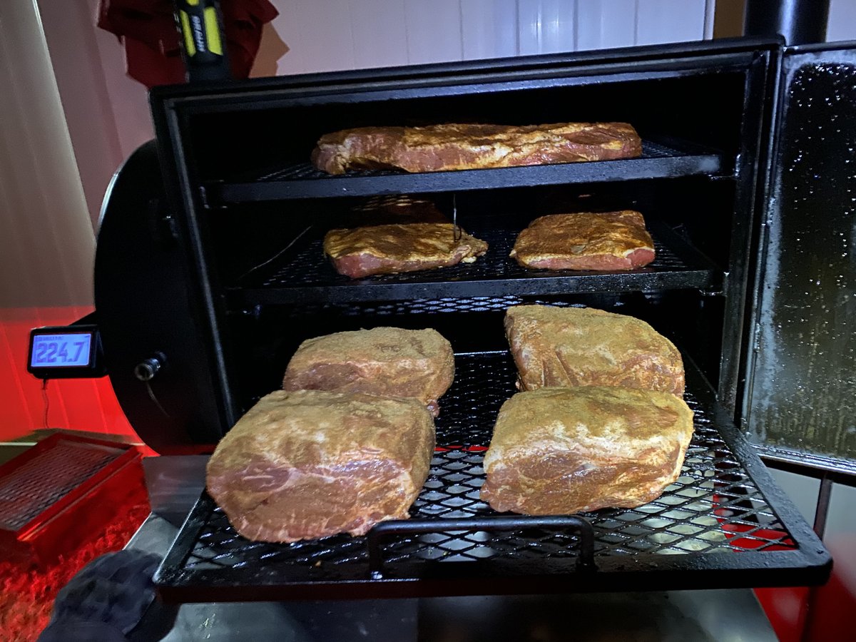 BbqButler's tweet photo. 345 start the fire   430 Brisket and Pork on https://t.co/emyL3QFiGM