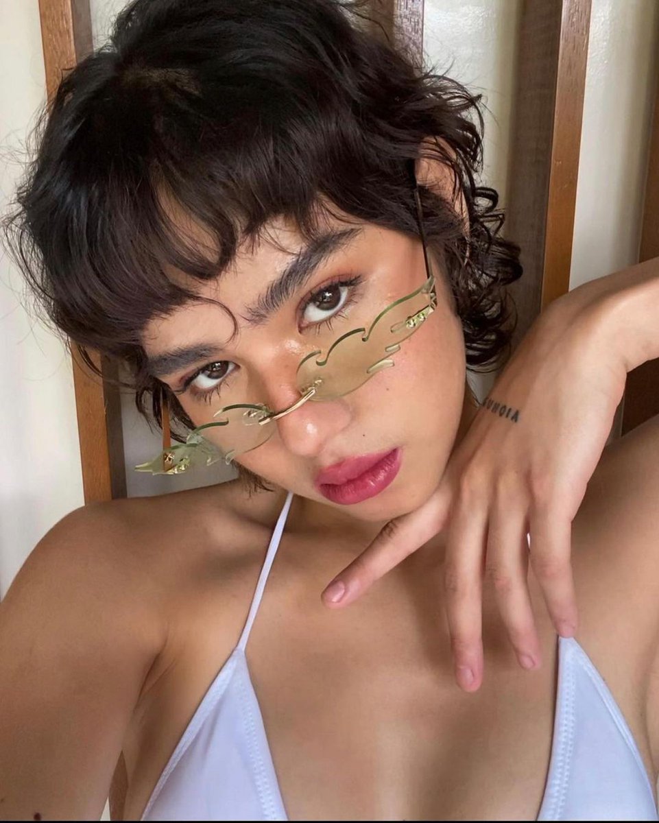 strokesbeautyph's tweet photo. An angel on fire🔥 Blaze it up with this Bushy #BrowtifulAnyDay look rocked by @itsangelguardian, and created by @xengzulueta using the #BrowFixer in Clear and the #BrowColorist in Coal Black! Click link in bio to shop🛍💚
#BeautifulAnyDay #StrokesBeautyLab #StrokesGlobal https://t.co/Hqcvgep8XF