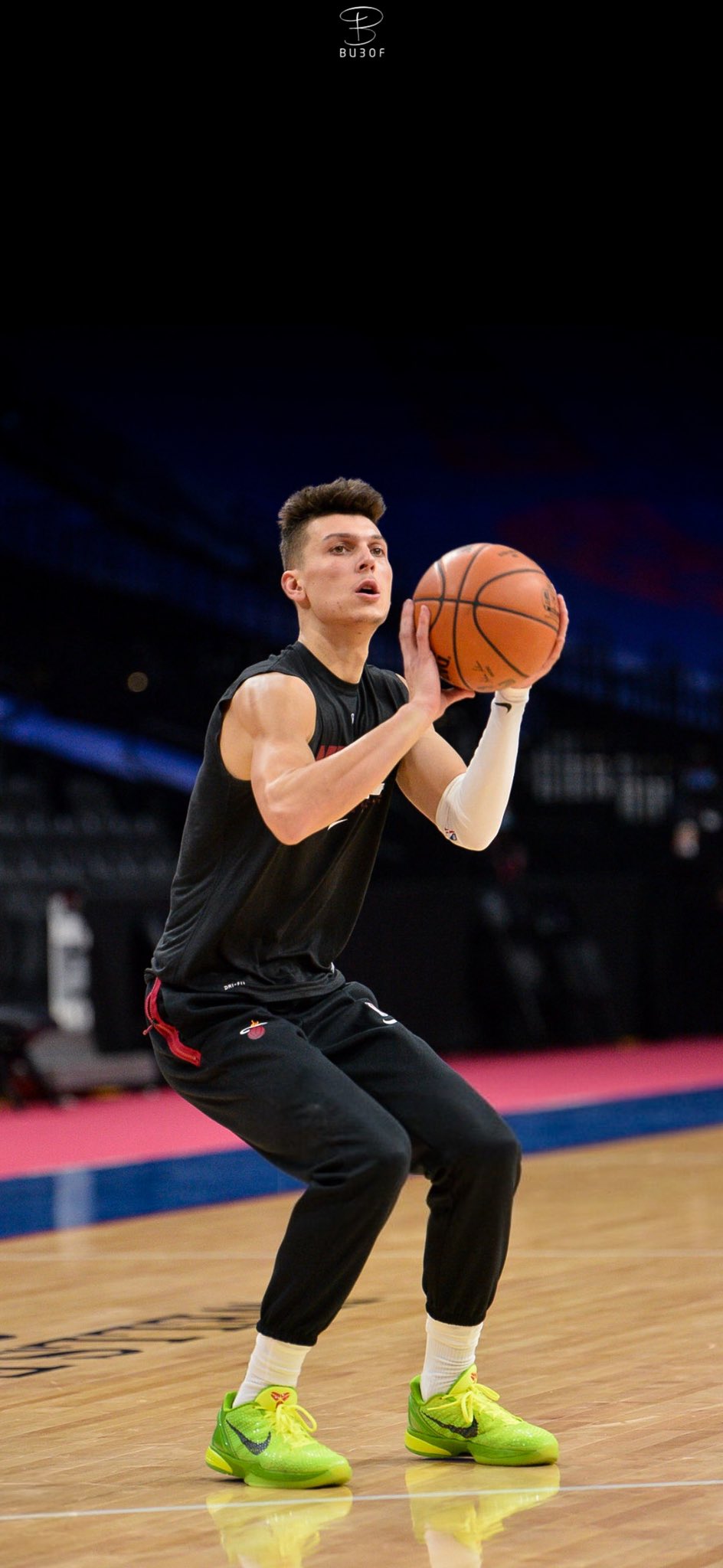 Tyler Herro Is Running And Having Basketball In Hand Wearing Black Sports  Dress In A Blur Audience Background HD Sports Wallpapers  HD Wallpapers   ID 38635