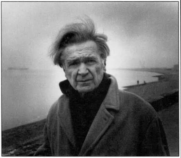 literlandweb1's tweet photo. «A pesar de todo, seguimos amando, y ese "a pesar de todo" cubre un infinito».
Emil Cioran https://t.co/HER3R84n9x