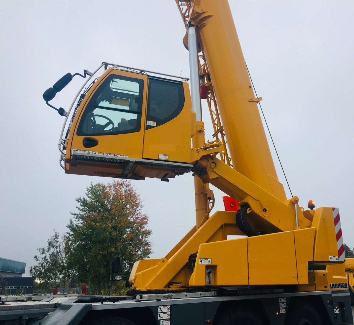 GRCOMEX's tweet photo. @grcomex we welcomed #2021 with yet another delivery of a beautiful and fully equipped #LIEBHERR #LTC1050-3.1. This #german marvel has 2 winches, Telma, #Variobase, Elevating Cabin and many more extras to work especially in confined spaces. https://t.co/X0ixSvgxMP
