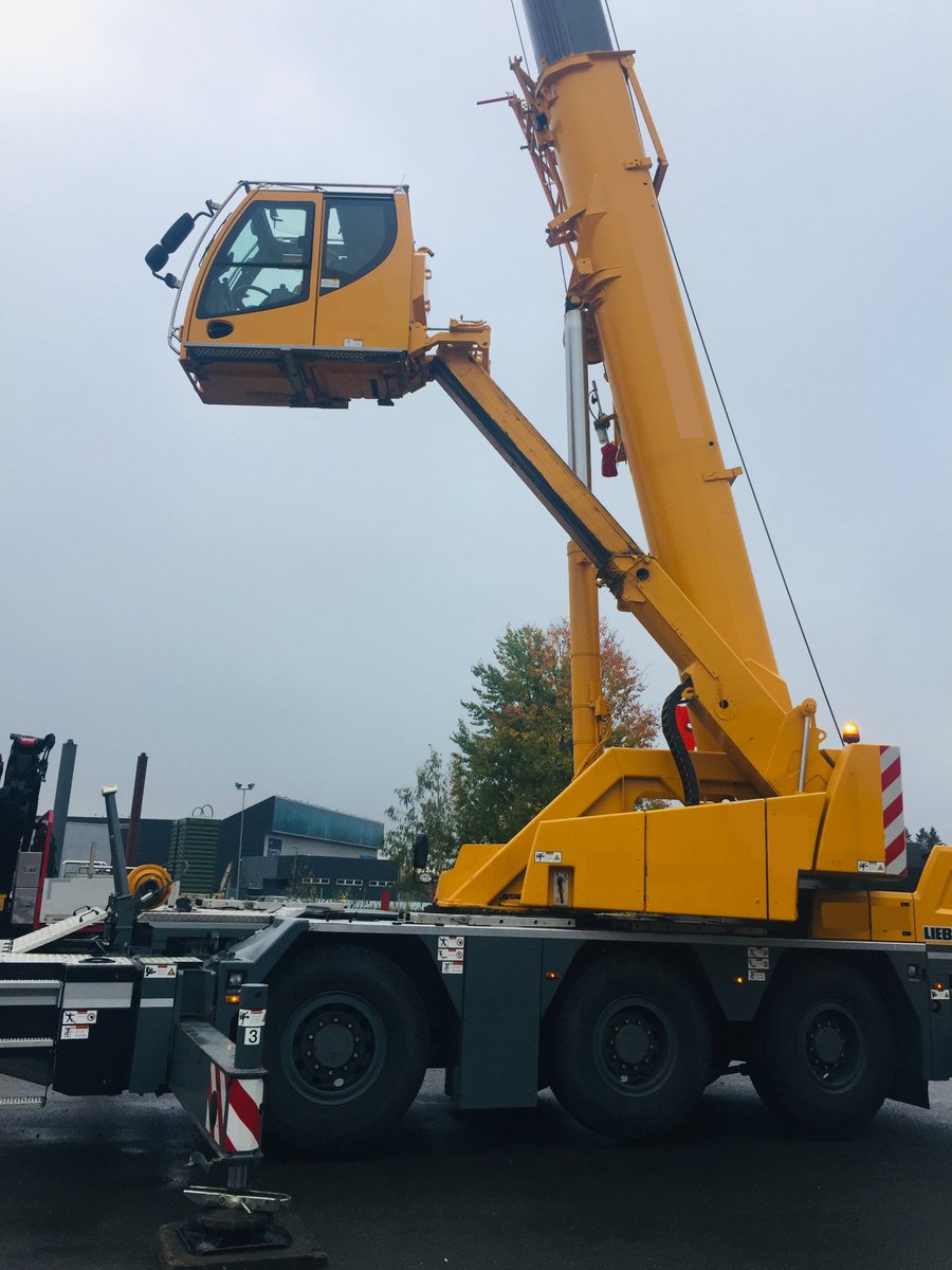 GRCOMEX's tweet photo. @grcomex we welcomed #2021 with yet another delivery of a beautiful and fully equipped #LIEBHERR #LTC1050-3.1. This #german marvel has 2 winches, Telma, #Variobase, Elevating Cabin and many more extras to work especially in confined spaces. https://t.co/X0ixSvgxMP