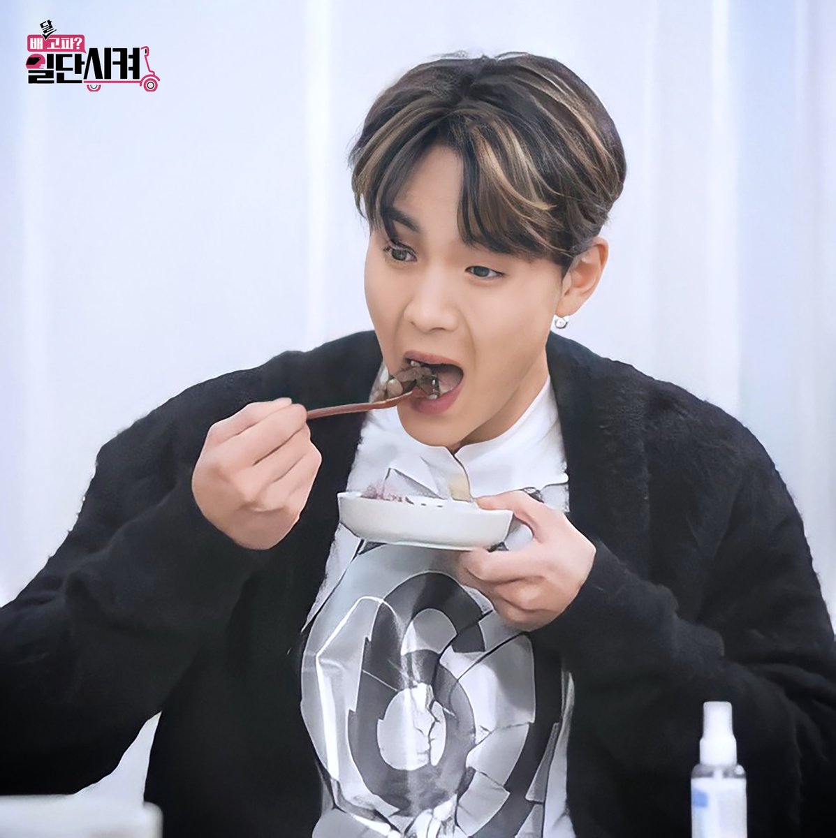 withMBC's tweet photo. <배달고파? 일단시켜!>
막냉이 셔누 인터뷰 공개☝☝

https://t.co/H7oWxGTGMT

1월 16일 밤 9시 50분 본방사수
MBC20210116방송

#배달고파일단시켜 #몬스타엑스 #셔누 https://t.co/ZANdn4uAs6