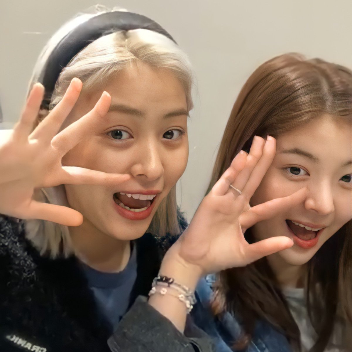 nvyang1's tweet photo. @ITZYofficial JinLia is perfect for each other
#ITZY #있지 @ITZYofficial
#MIDZY #믿지
#LIA #리아 #RYUJIN #류진
#2TZY #HELLO202 https://t.co/PtFJYjb4Rt