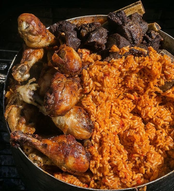 afrifoodnet's tweet photo. Who are you sharing this pot of deliciousness with?🙄🙄 https://t.co/l9AOGCXAb1