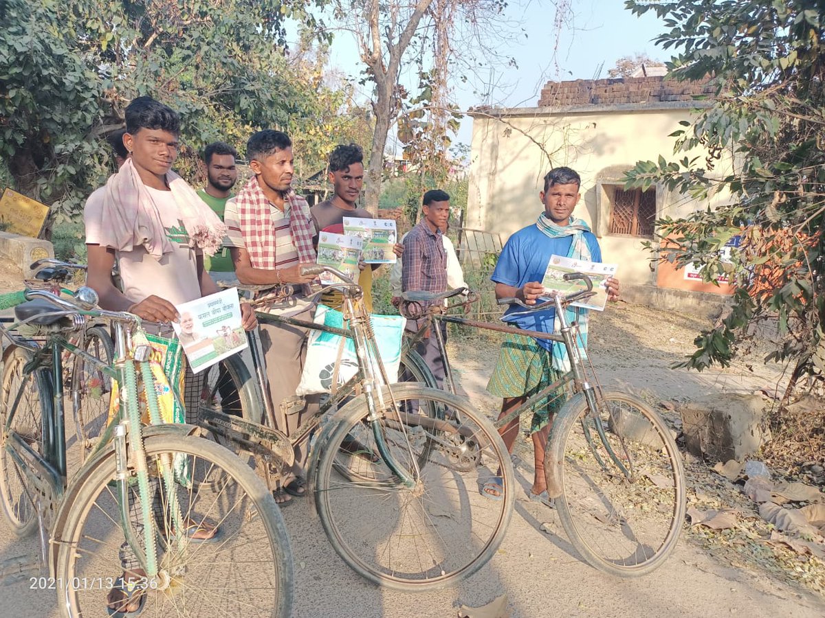 OdishaSpv's tweet photo. Celebrating #5YearsOfPMFBY by CSC VLE Santosh Kumar hati, Boudh,Odisha.
#FasalBima4SafalKisan
@CSCegov_ @dintya15 @SwornaprabhaSi1 @AgriGoI @pmfby @krushibibhag https://t.co/7LPGdXs8qx