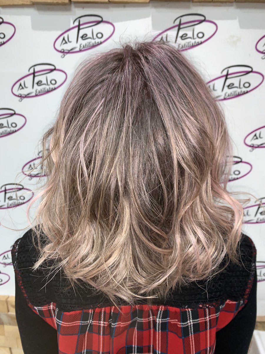 Al_Pelo_'s tweet photo. Mechas rubias con un ligero toque rosa pastel. #alpeloestilistas #mechas #peluqueriasanvicente #peluqueriaalicante #silverwick #hair #wicks 
Tel.865643449 https://t.co/NNEphP6Bgh