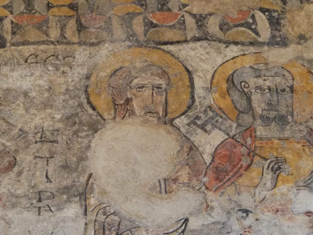 MuseuSeuUrgell's tweet photo. Aquest és un dels conjunts amb més fragments de pintura mural romànica conservada al seu espai original de Catalunya, daten del segle XII. Les pintures descobertes el 1997 i restaurades entre el 1998 i el 2000, pertanyen a l’església de Sant Víctor de #Dòrria, #Ripollès. https://t.co/83ZMdn02Kh