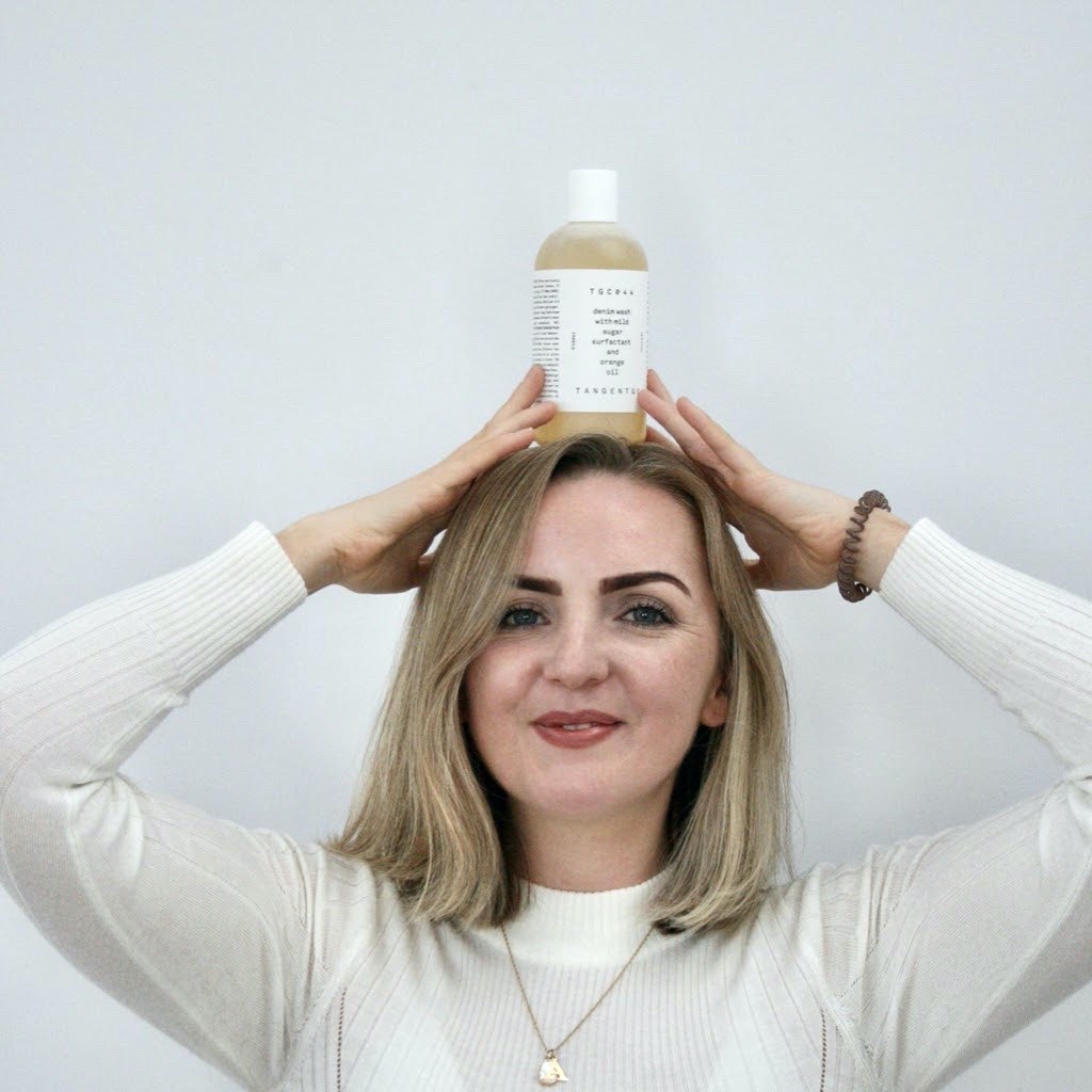 We have a new marketing team member: 

Ashleigh, showing us here that great laundry is the perfect balancing act… 

👉🏼 Position: Operational Marketing Coordinator 
👉🏼 Hometown: Edinburgh 
👉🏼 Top eco tip: Buy local! 

Welcome to the team, Ashleigh! 🙌🏼

#teamBLANC #walkthetalk 🌿