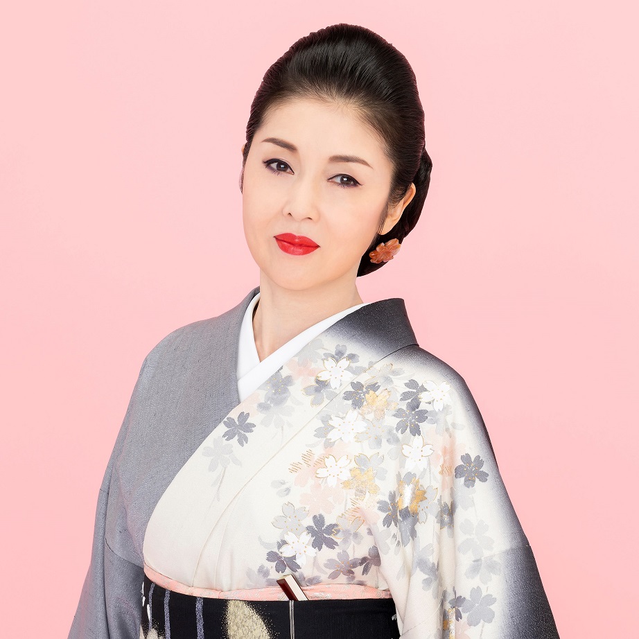 ヘルベルト フォン スダヤン Na Twitterze 承前 藤あや子のwikipedia 仕事の移動で飛行機に乗った際に着陸した後 ベルトを外した時に誤って私服のズボンのベルトも外し そのまま歩いて降りようとした事がある その時に一緒に搭乗していた坂本冬美が慌てて バッグ