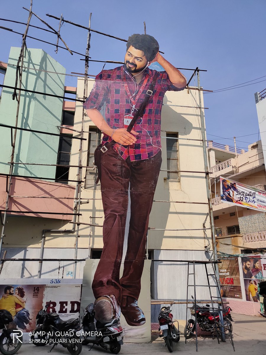 Vijay_FD's tweet photo. #Master 50ft cutout in Hyderabad 💥
#MasterFromToday #MasterPongal... https://t.co/zwwPmY1kOR