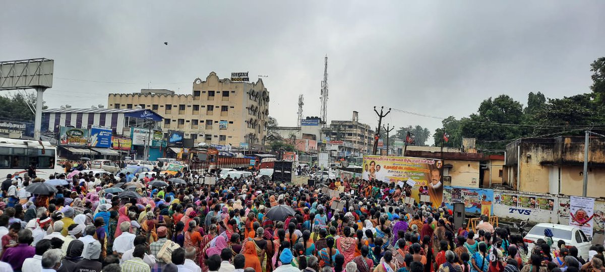கொட்டும் மழையிலும் பழனி குலுங்கியது. பெண்களை இழிவுபடுத்தி பேசிவரும் ஸ்டாலின், உதயநிதியை கண்டித்து திண்டுக்கல் கிழக்கு மாவட்ட கழகத்தின் மகளிரணி சார்பில் மாபெரும் கண்டன ஆர்ப்பாட்டம் நடைபெற்றது. <a href="/MaruthuAlaguraj/">மருது அழகுராஜ்</a> <a href="/RamaAIADMK/">Singai G Ramachandran</a> <a href="/Dglsatishkumar/">Satish kumar</a> <a href="/AIADMKOfficial/">AIADMK - SayYesToWomenSafety&AIADMK</a> <a href="/NEWSAIADMK/">AIADMK NEWS</a>