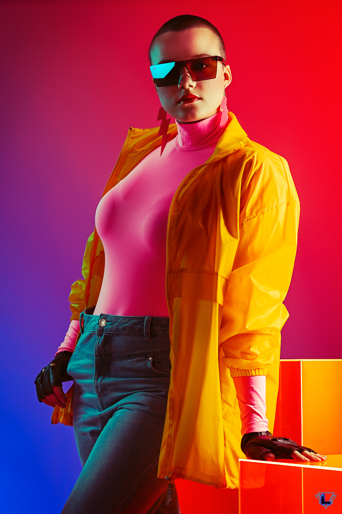 lytnim's tweet image. Salut, moi c'est Lytnim ! 
Je suis photographe et j'aime réaliser des portraits en studio avec des lumières colorées et des effets fait main.

lytnim.com

#PortfolioDay