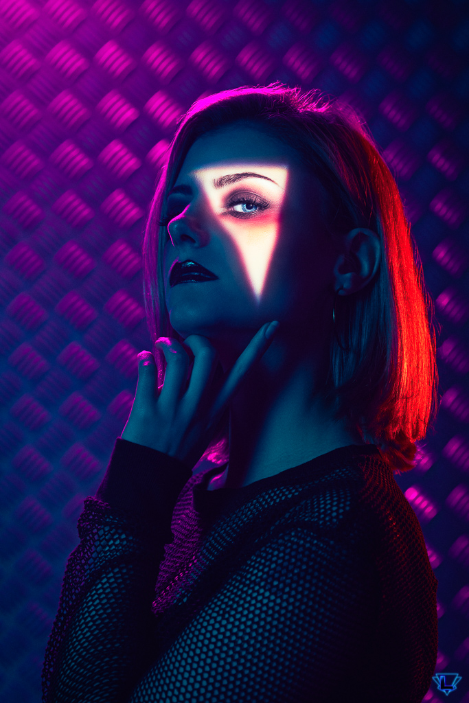 lytnim's tweet image. Salut, moi c'est Lytnim ! 
Je suis photographe et j'aime réaliser des portraits en studio avec des lumières colorées et des effets fait main.

lytnim.com

#PortfolioDay