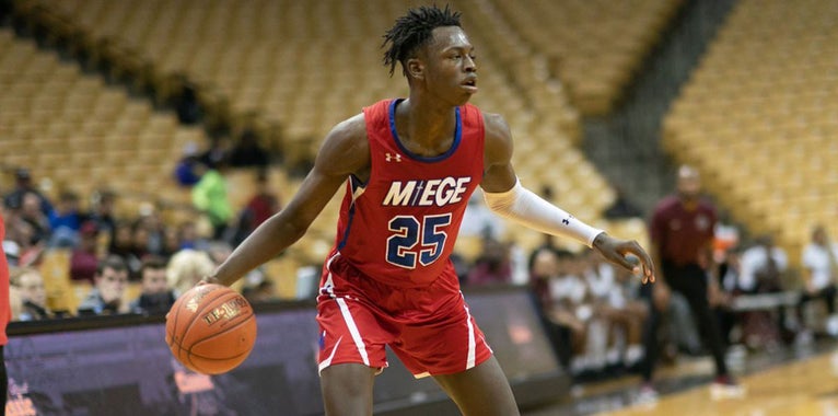 ebosshoops's tweet photo. Five-star junior forward Mark Mitchell is progressing nicely this season https://t.co/wCdgmaQzhw https://t.co/AvOnQ8pmP2