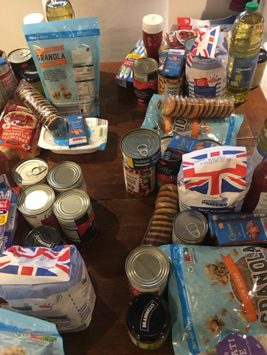 The_Us_Trust's tweet image. Look at the comparison between the governments food parcel and the @uscharitabletrust #foodessentials . 
#thursdaythoughts #thursdays #government #essentials #food