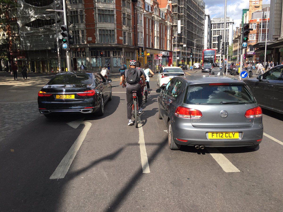 In the next tweet in  @WalleyVision thread:For anyone regularly cycling through Kensington, you will know this junction. Always traffic - not enough space - no cycle provision.This pic show a streetscape hostile to cycling