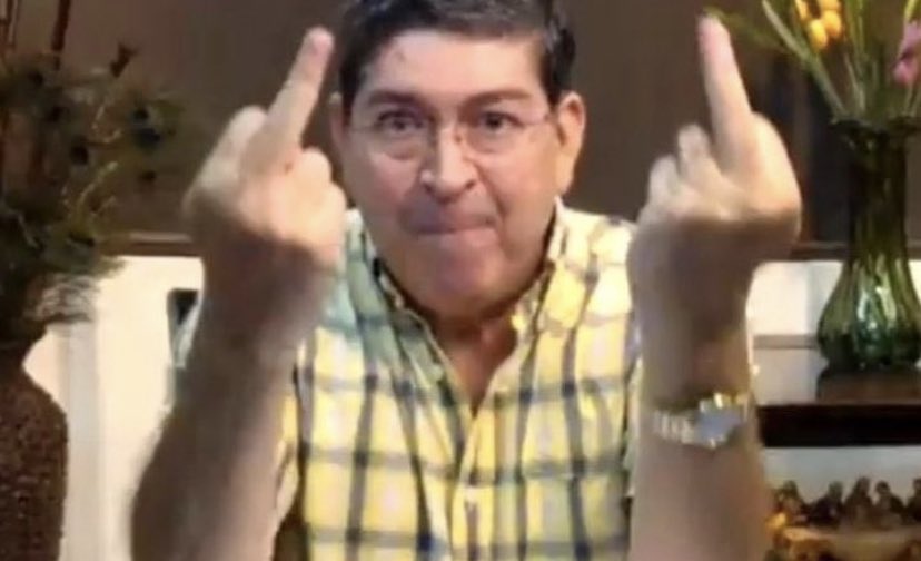 berthamariaD's tweet photo. A las personas que sostienen que el Presidente necesita diputados de @nuevasideas_S_S para cambiar este país y van a votar por bandera, les recuerdo que este señor va incluido en el combo. Un voto por esa bandera es un voto por un hombre que privatizó las pensiones, que tiene un https://t.co/3nwxh3Kxbd