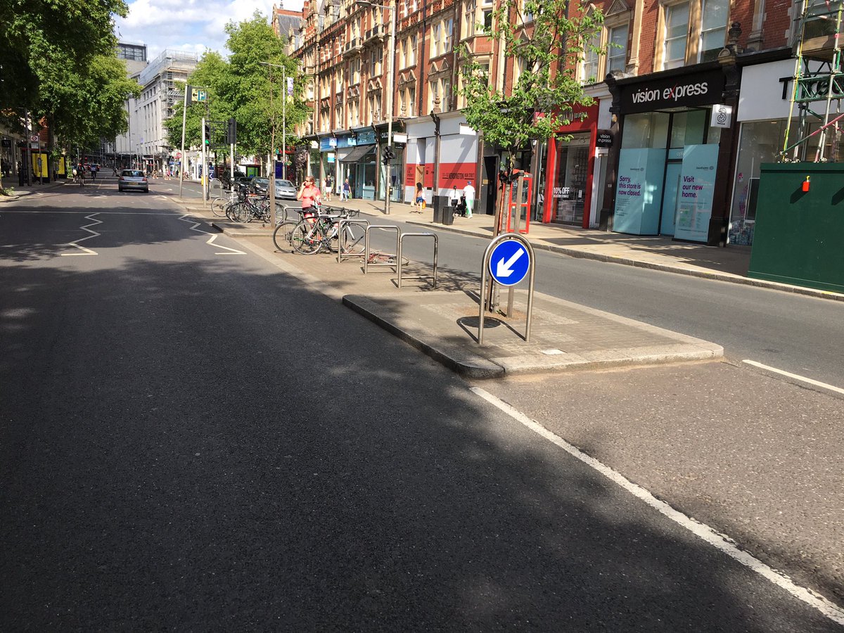 24 May 2020Back in May when Street Space projects were popping up  @WalleyVision shared a thread where he included pictures of pre-cycle lane  #KSH showing plenty of space for a cycle lane.
