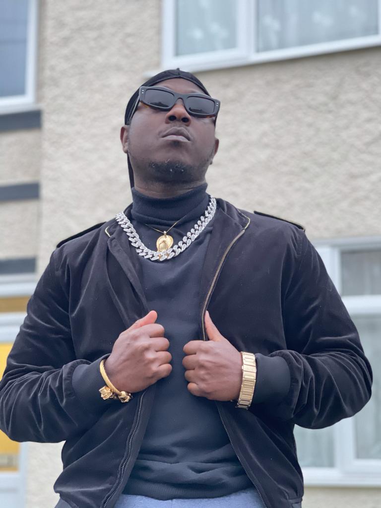 EkowMilan's tweet photo. I will never stand still till they build my statue - @Flowkingstone_ 💯
#Flowkingpunch #BestRapperAfrica https://t.co/yebBZtl6eE