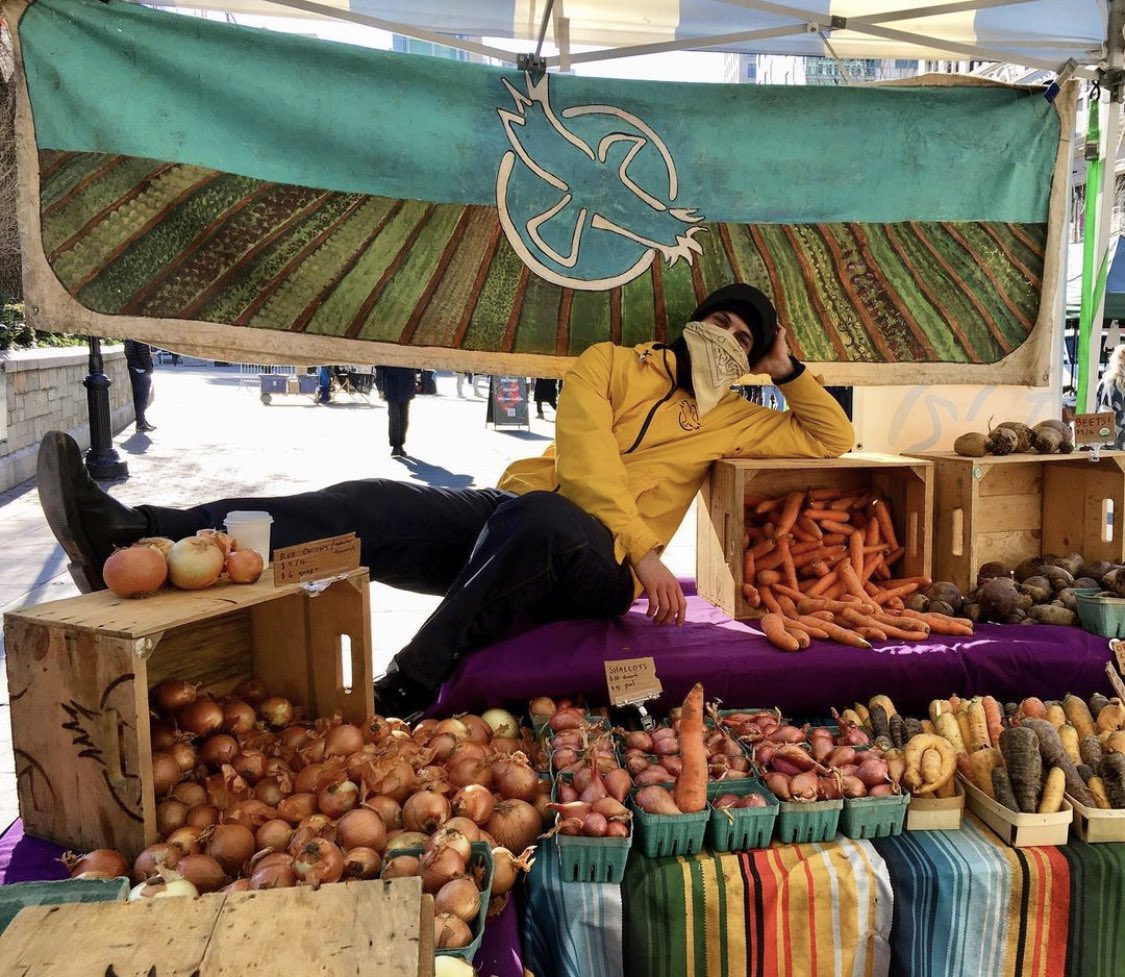 No matter the weather or temperature, our @UnSqGreenmarket farmers are dedicated to bringing you the best produce New York has to offer 🥔🥕🧅 Hope to see you in the market today! #UnionSquareNY #USQOpenForBusiness #BizBuzz