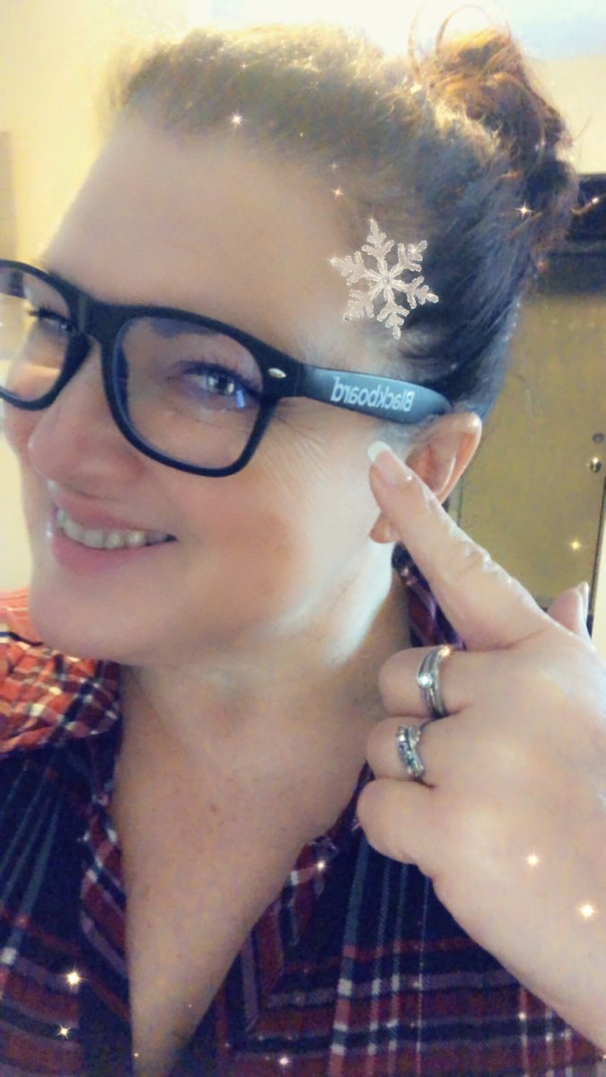 LisaC_Bb's tweet image. A chilly morning in NW PA, but ready for a day of inspiration and learning with my @Blackboard blue light glasses! #elevate2021 #letsadvancelearning