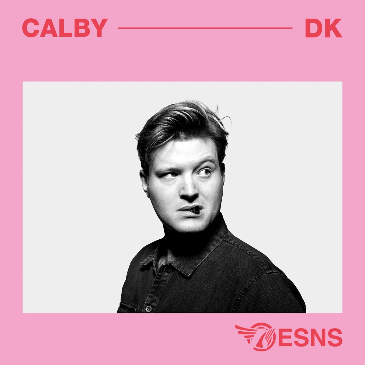 Daenemark_in_DE's tweet photo. An diesem Freitag spielt der dänische #Soul-Sänger #Calby auf dem @esns. Das #Festival findet #2021 online&gratis statt. Um 21.15 startet die #Live-Show! #ESNS21 https://t.co/0qWQPsfEa1 https://t.co/dD8yLuxI8C