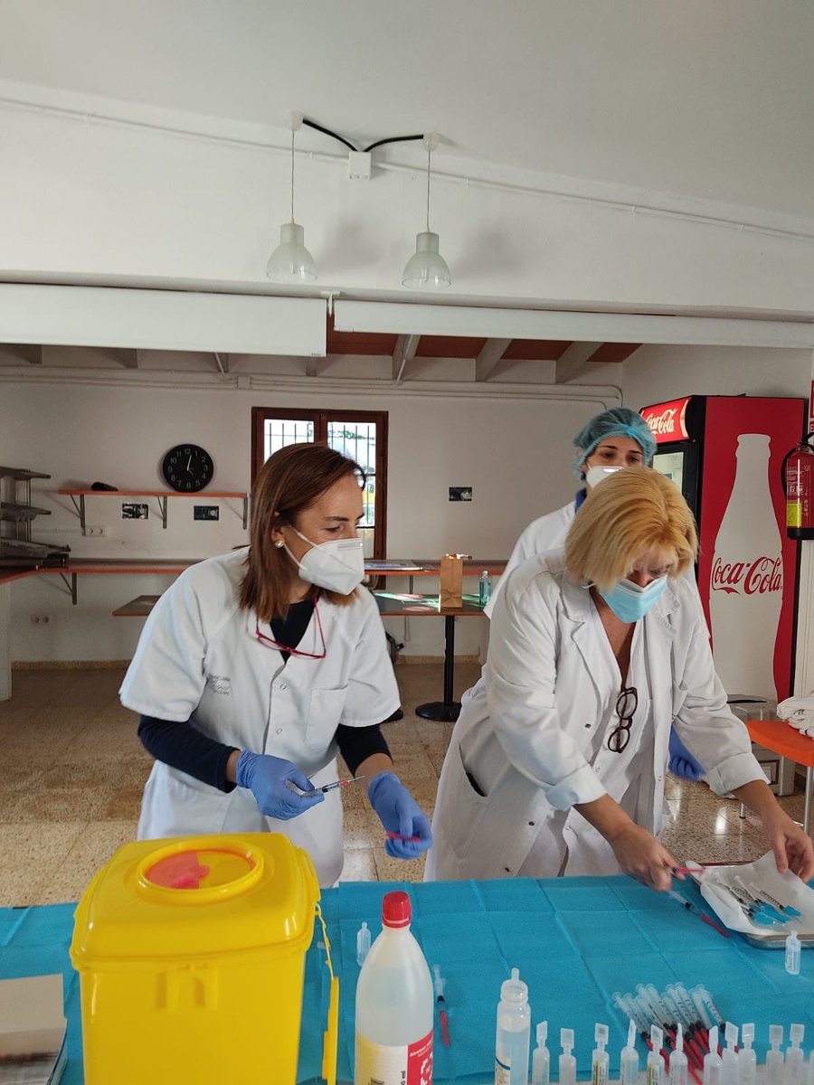 ¡Nuestro equipo de vacunación COVID preparado, en marcha y a tope!
 #AlesIllesEnsVacunam #APvacunaCOVID-19