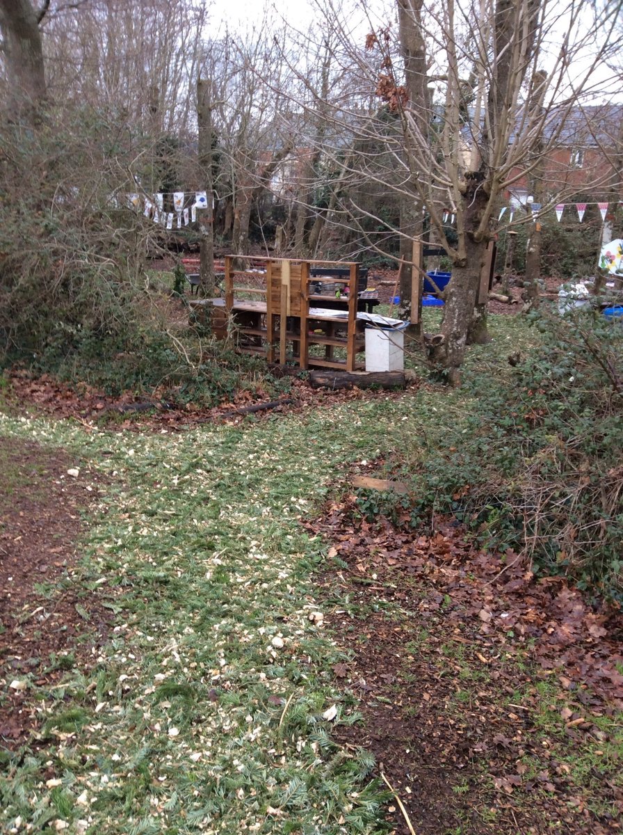 eastdevon's tweet photo. #EDDCStreetSceneOps were busy chipping Christmas Trees 🎄last week. #Cranbrook Christmas trees went to St Martins Primary School, in Cranbrook, to make good the muddy areas in the Forest school. We were able to produce 5 flat bed vans full of chippings🤩. #teamwork #recycling https://t.co/J7DXKi2D7q