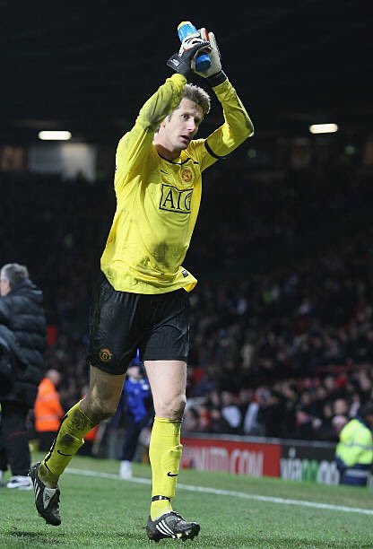 La saison 08/09 est celle de tous les records pour Van Der Sar ! 27/01  : 5-0 c. West Brom 11e match (1032min) sans encaisser. Record de Cech (2005) battu 31/01  1-0 c. Everton  12e match (1122 min). Record en Angleterre de Death (1979) battu  #MUFC